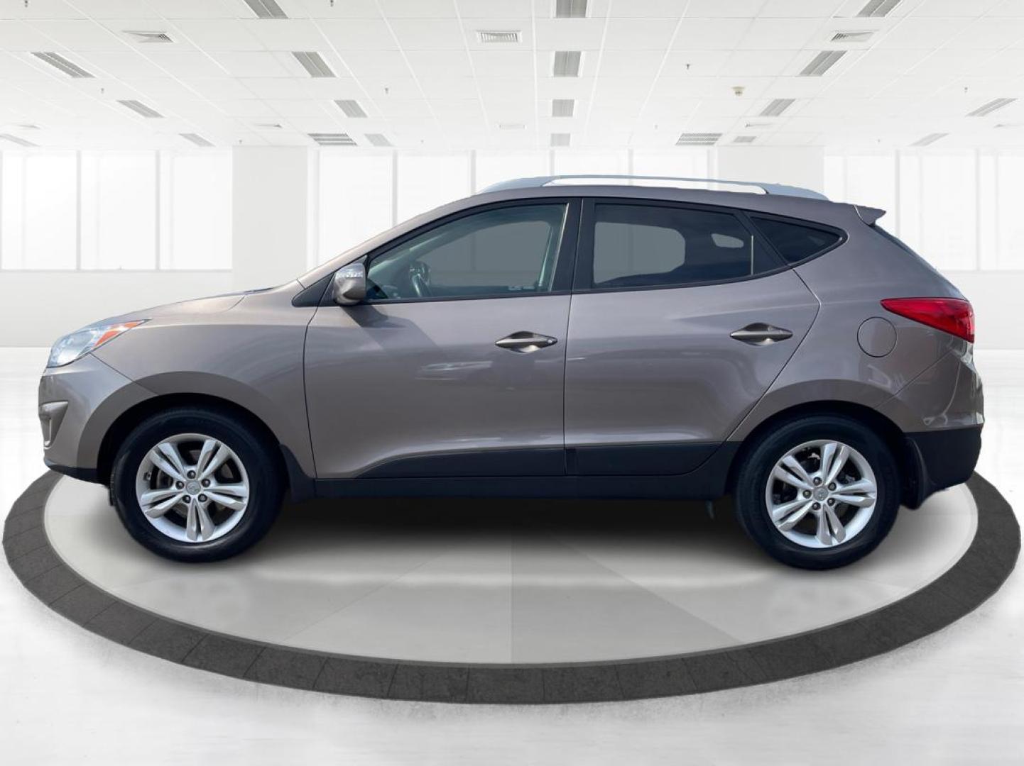 2013 Hyundai Tucson GLS (KM8JU3AC1DU) with an Theta II 2.4L I-4 DOHC engine, located at 1099 N County Rd 25A, Troy, OH, 45373, (937) 908-9800, 40.057079, -84.212883 - Photo#5