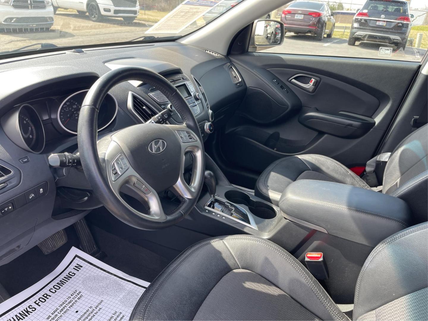 2013 Hyundai Tucson GLS (KM8JU3AC1DU) with an Theta II 2.4L I-4 DOHC engine, located at 1099 N County Rd 25A, Troy, OH, 45373, (937) 908-9800, 40.057079, -84.212883 - Photo#8