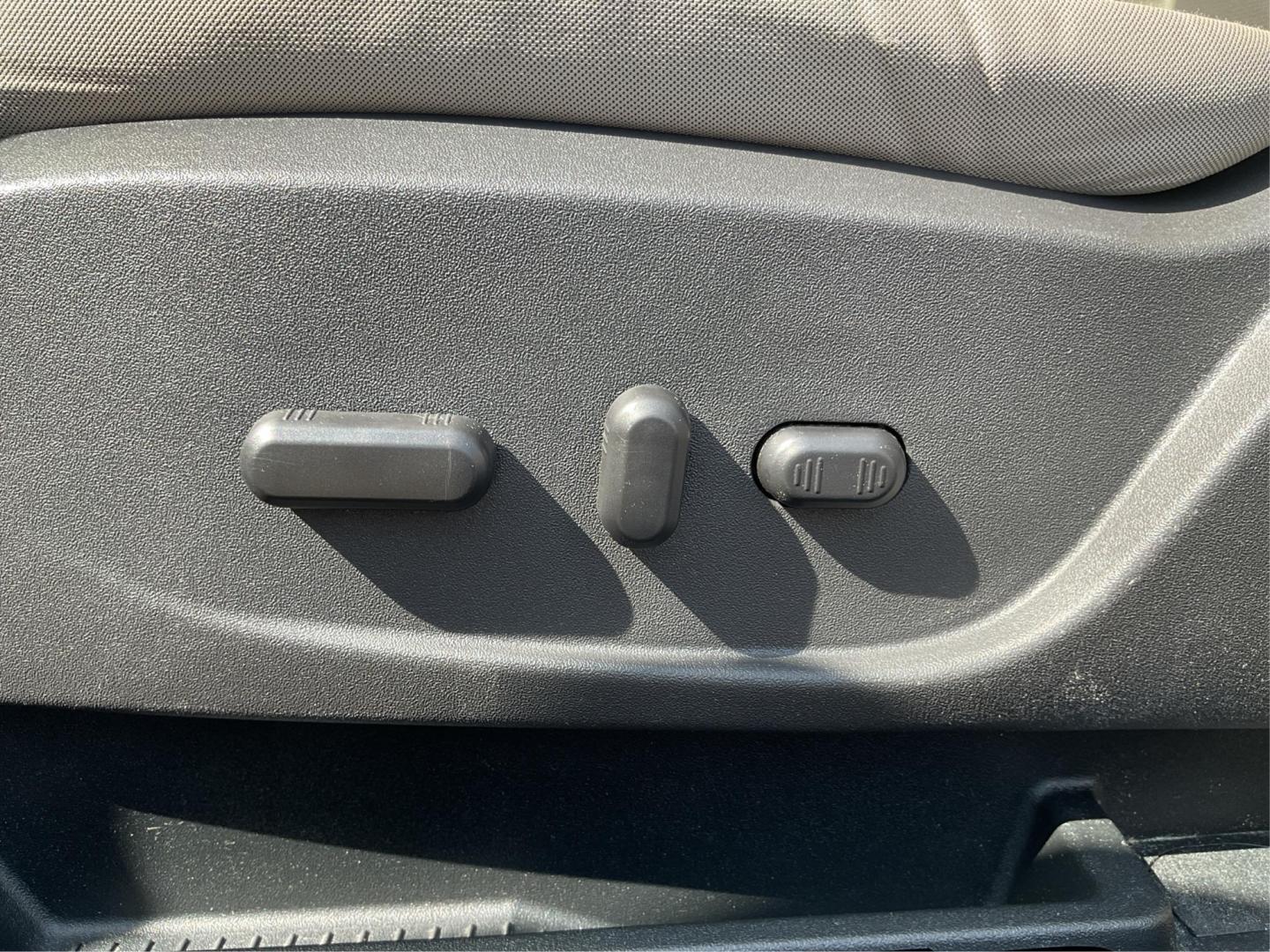 2017 Ford Escape SE (1FMCU0G93HU) with an EcoBoost 1.5L I-4 gasoline direct injection engine, located at 880 E. National Road, Vandalia, OH, 45377, (937) 908-9800, 39.891918, -84.183594 - Photo#16