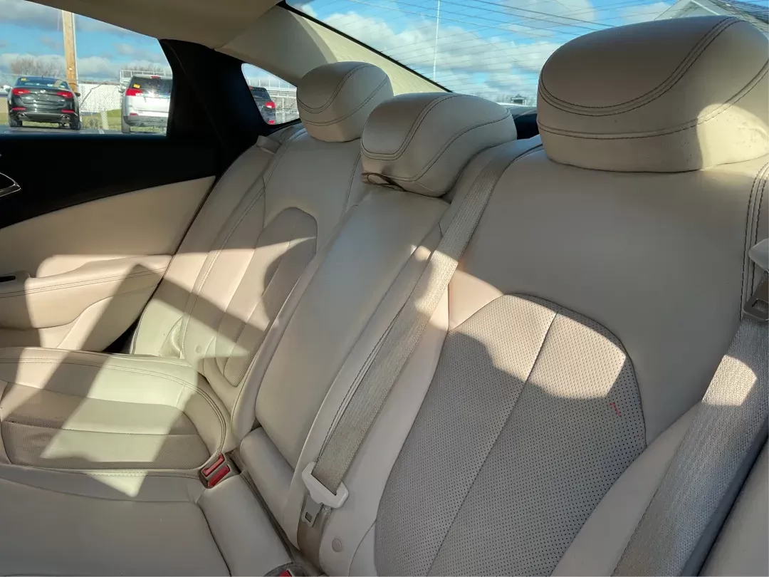 2015 Chrysler 200 C (1C3CCCCB9FN) with an Other engine, located at 1230 East Main St, Xenia, OH, 45385, (937) 908-9800, 39.688026, -83.910172 - Photo#9