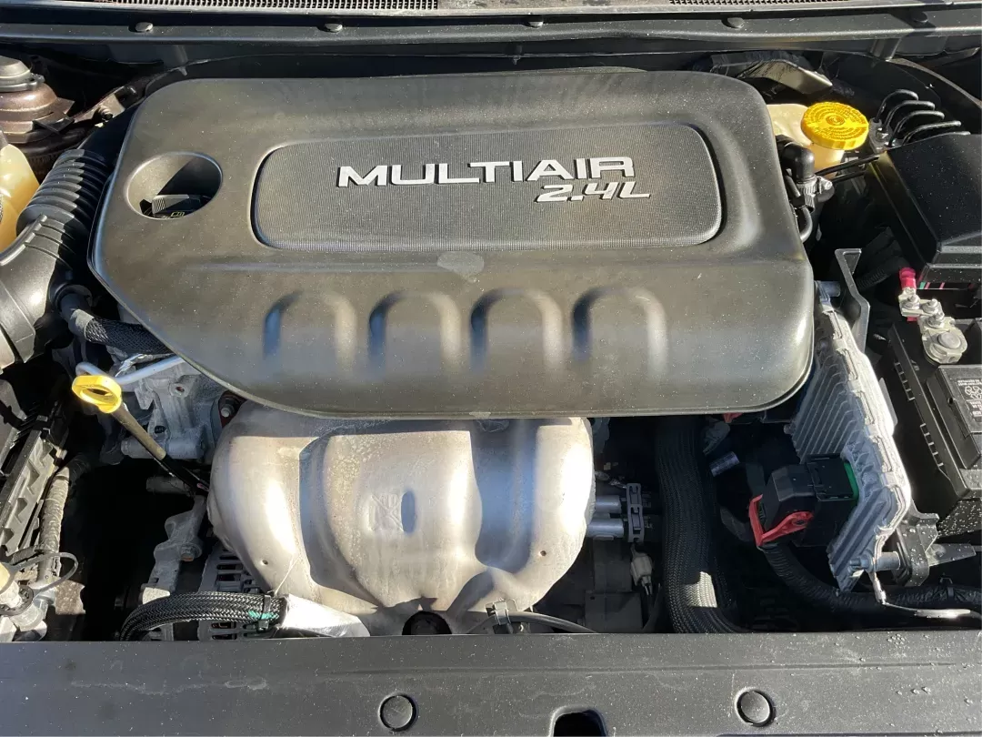 2015 Chrysler 200 C (1C3CCCCB9FN) with an Other engine, located at 1230 East Main St, Xenia, OH, 45385, (937) 908-9800, 39.688026, -83.910172 - Photo#10