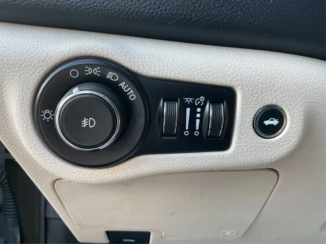 2015 Chrysler 200 C (1C3CCCCB9FN) with an Other engine, located at 1230 East Main St, Xenia, OH, 45385, (937) 908-9800, 39.688026, -83.910172 - Photo#16