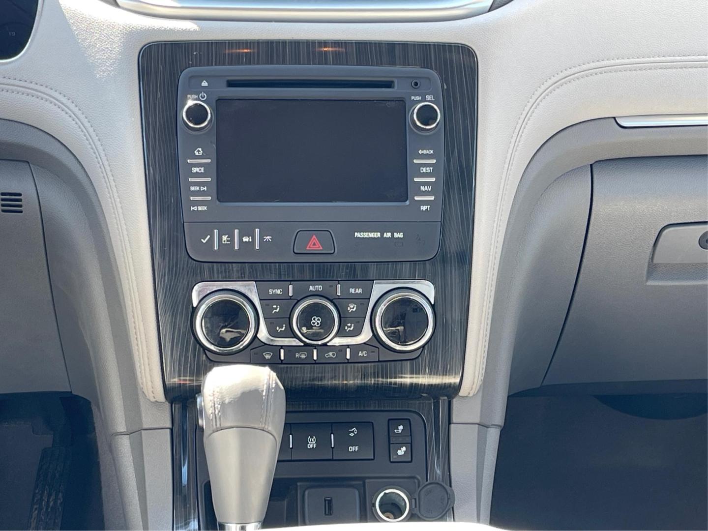 2016 Chevrolet Traverse 2LT (1GNKVHKD2GJ) with an 3.6L V-6 gasoline direct injection engine, located at 1099 N County Rd 25A, Troy, OH, 45373, (937) 908-9800, 40.057079, -84.212883 - Photo#12