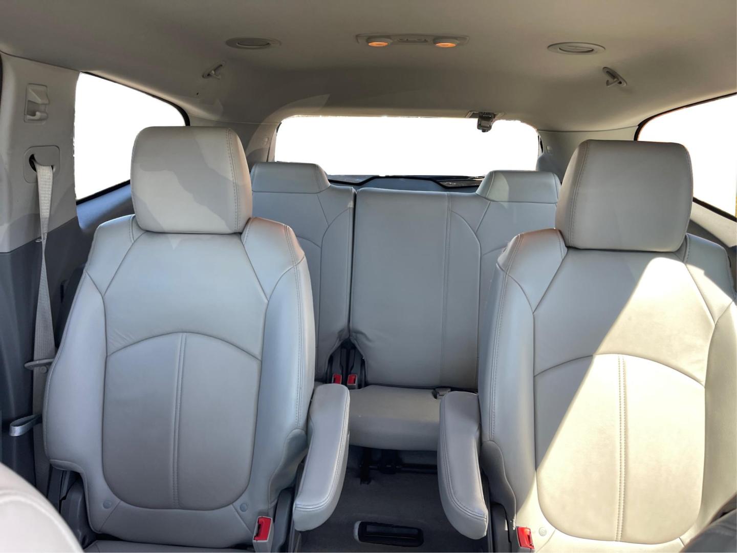 2016 Chevrolet Traverse 2LT (1GNKVHKD2GJ) with an 3.6L V-6 gasoline direct injection engine, located at 1099 N County Rd 25A, Troy, OH, 45373, (937) 908-9800, 40.057079, -84.212883 - Photo#13