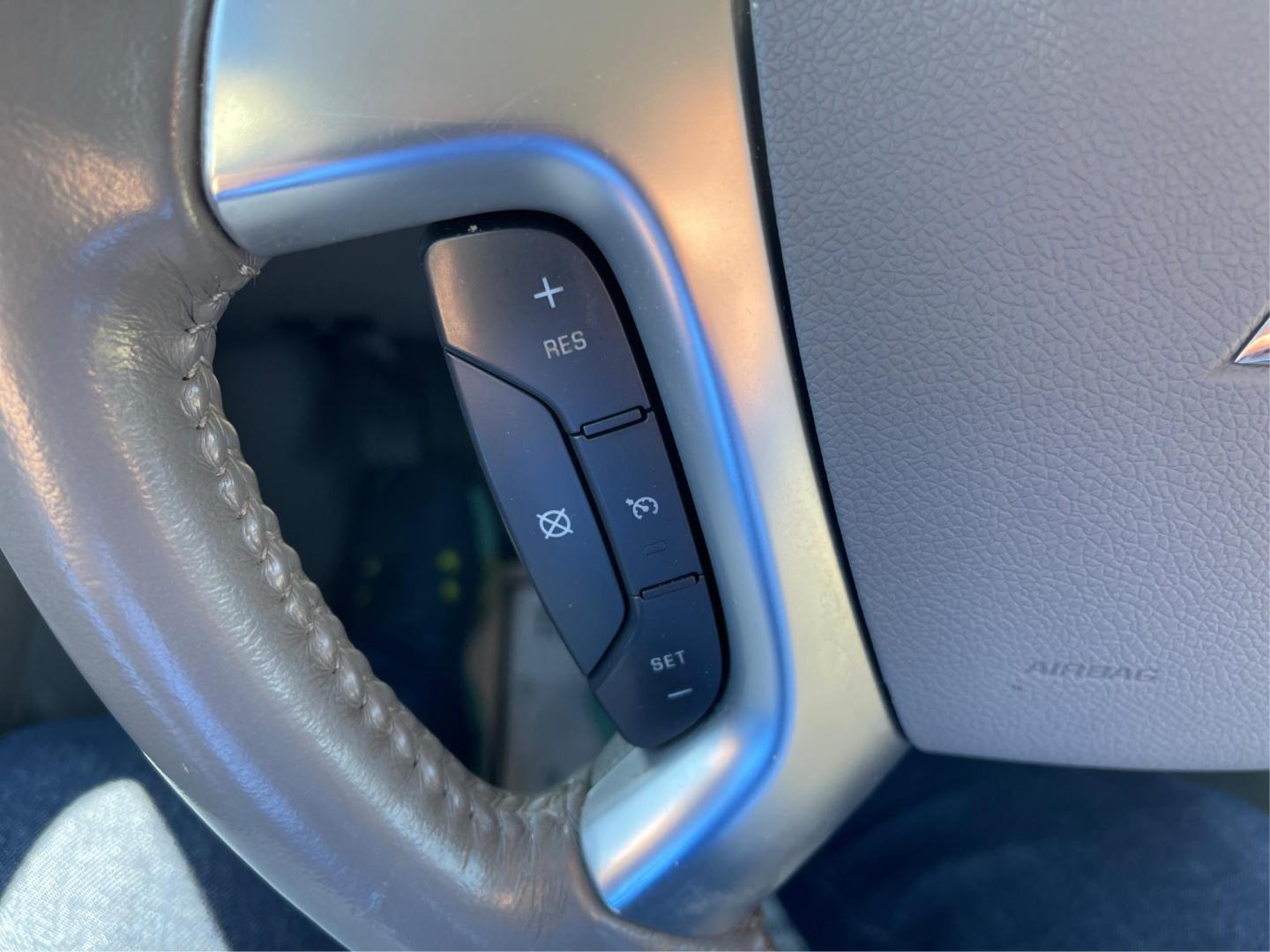 2016 Chevrolet Traverse 2LT (1GNKVHKD2GJ) with an 3.6L V-6 gasoline direct injection engine, located at 1099 N County Rd 25A, Troy, OH, 45373, (937) 908-9800, 40.057079, -84.212883 - Photo#15
