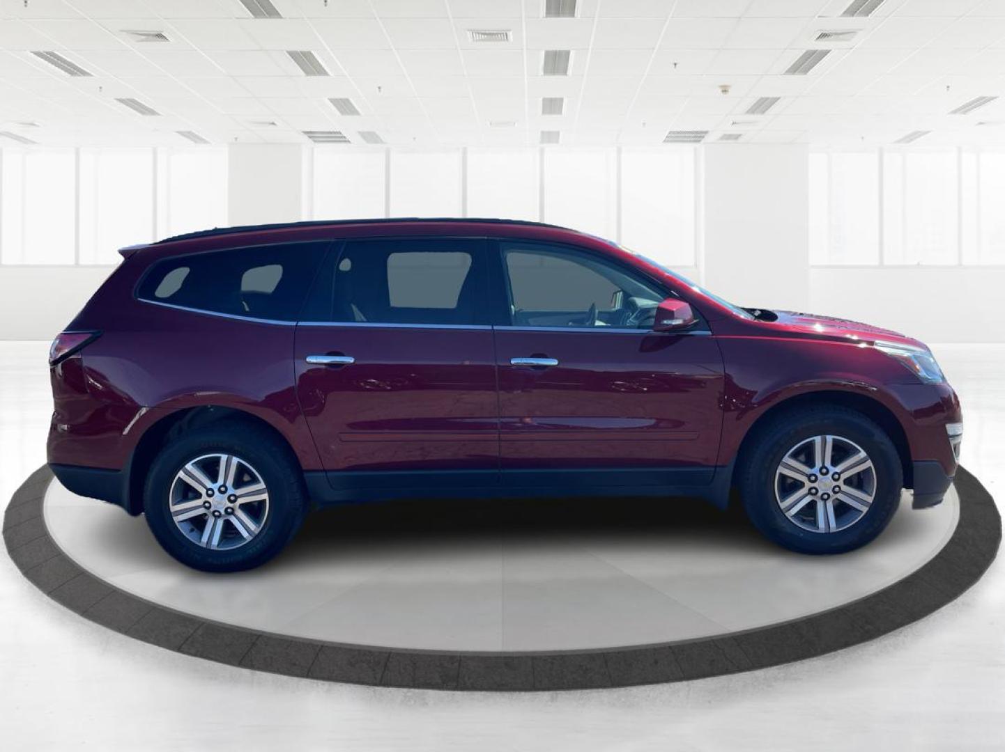 2016 Chevrolet Traverse 2LT (1GNKVHKD2GJ) with an 3.6L V-6 gasoline direct injection engine, located at 1099 N County Rd 25A, Troy, OH, 45373, (937) 908-9800, 40.057079, -84.212883 - Photo#1