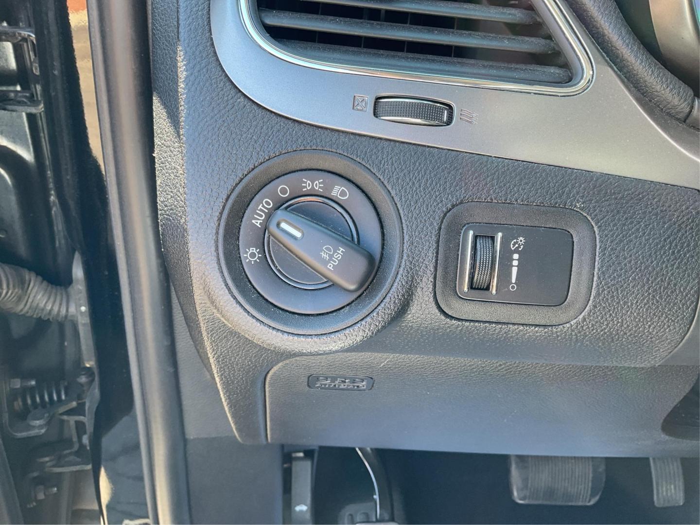 2015 Dodge Journey Crossroad (3C4PDDGG9FT) with an 3.6L V-6 DOHC engine, located at 8750 N County Rd 25A, Piqua, OH, 45356, (937) 908-9800, 40.164391, -84.232513 - 2015 Dodge Journey Crossroad - Photo#16