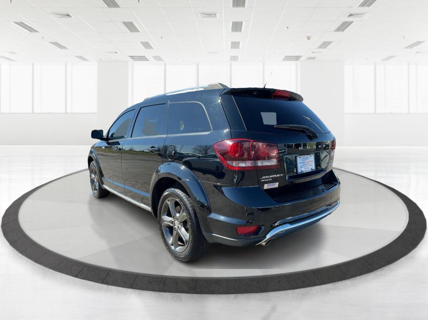 2015 Dodge Journey Crossroad (3C4PDDGG9FT) with an 3.6L V-6 DOHC engine, located at 8750 N County Rd 25A, Piqua, OH, 45356, (937) 908-9800, 40.164391, -84.232513 - 2015 Dodge Journey Crossroad - Photo#4