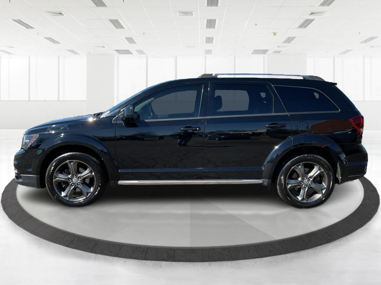 2015 Dodge Journey Crossroad (3C4PDDGG9FT) with an 3.6L V-6 DOHC engine, located at 8750 N County Rd 25A, Piqua, OH, 45356, (937) 908-9800, 40.164391, -84.232513 - 2015 Dodge Journey Crossroad - Photo#5