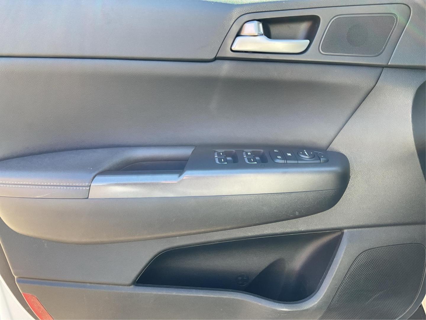 2017 Kia Sportage EX (KNDPNCAC0H7) with an Theta II 2.4L I-4 gasoline direct injection engine, located at 1184 Kauffman Ave, Fairborn, OH, 45324, (937) 908-9800, 39.807072, -84.030914 - Photo#16