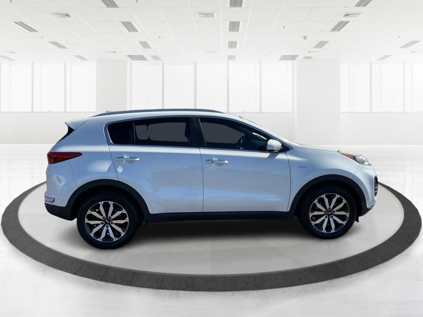 2017 Kia Sportage EX (KNDPNCAC0H7) with an Theta II 2.4L I-4 gasoline direct injection engine, located at 1184 Kauffman Ave, Fairborn, OH, 45324, (937) 908-9800, 39.807072, -84.030914 - Photo#1