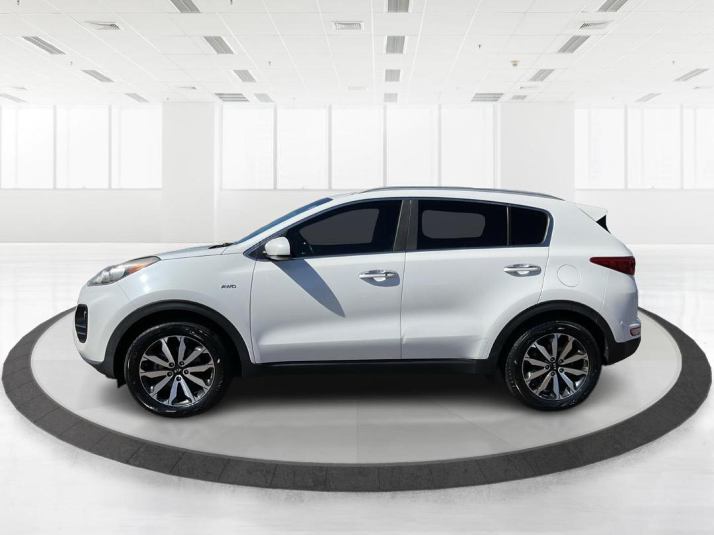 2017 Kia Sportage EX (KNDPNCAC0H7) with an Theta II 2.4L I-4 gasoline direct injection engine, located at 1184 Kauffman Ave, Fairborn, OH, 45324, (937) 908-9800, 39.807072, -84.030914 - Photo#4