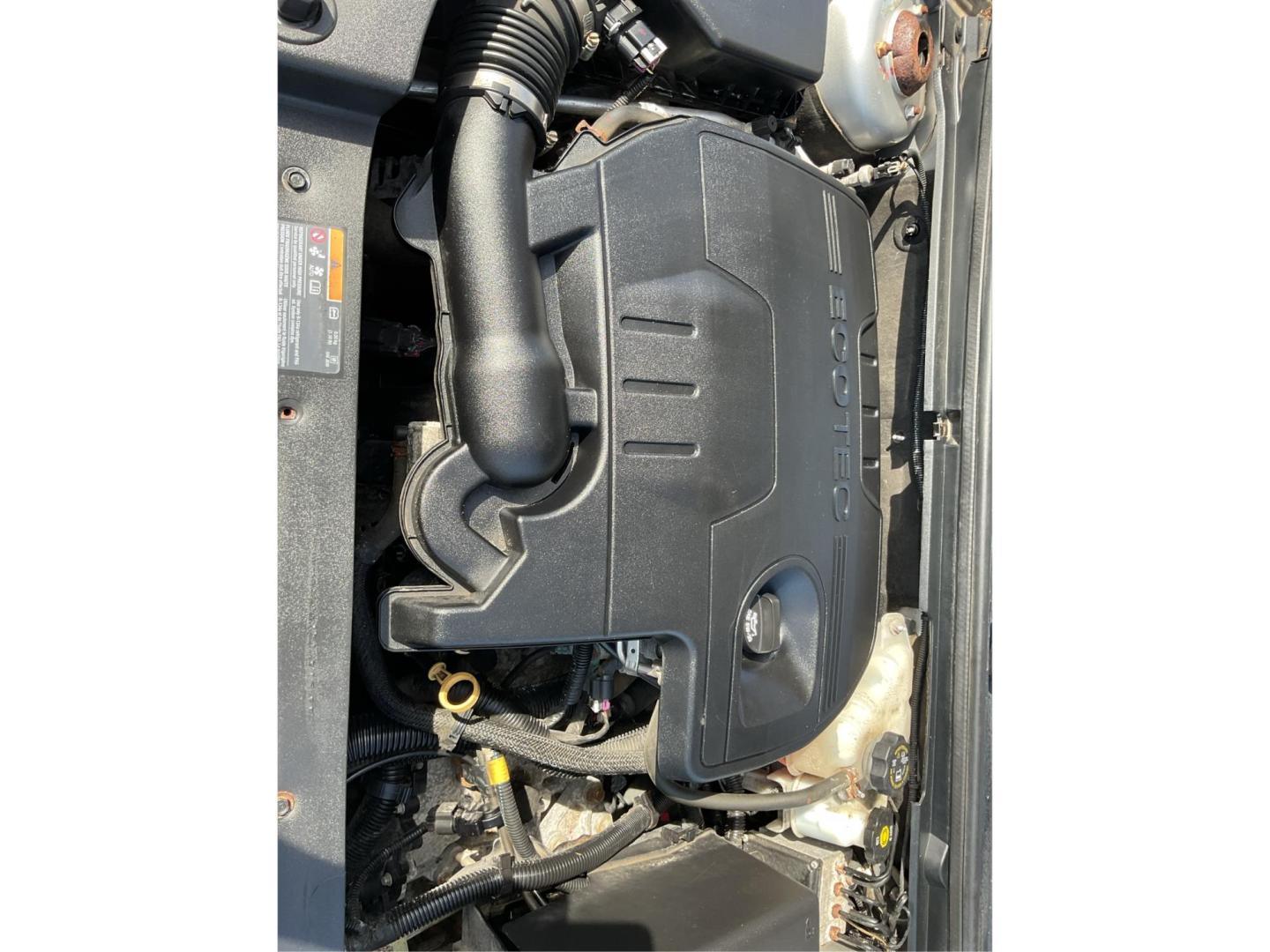 2011 Chevrolet Malibu 1LT (1G1ZC5E1XBF) with an Ecotec 2.4L I-4 DOHC engine, located at 1230 East Main St, Xenia, OH, 45385, (937) 908-9800, 39.688026, -83.910172 - Photo#10