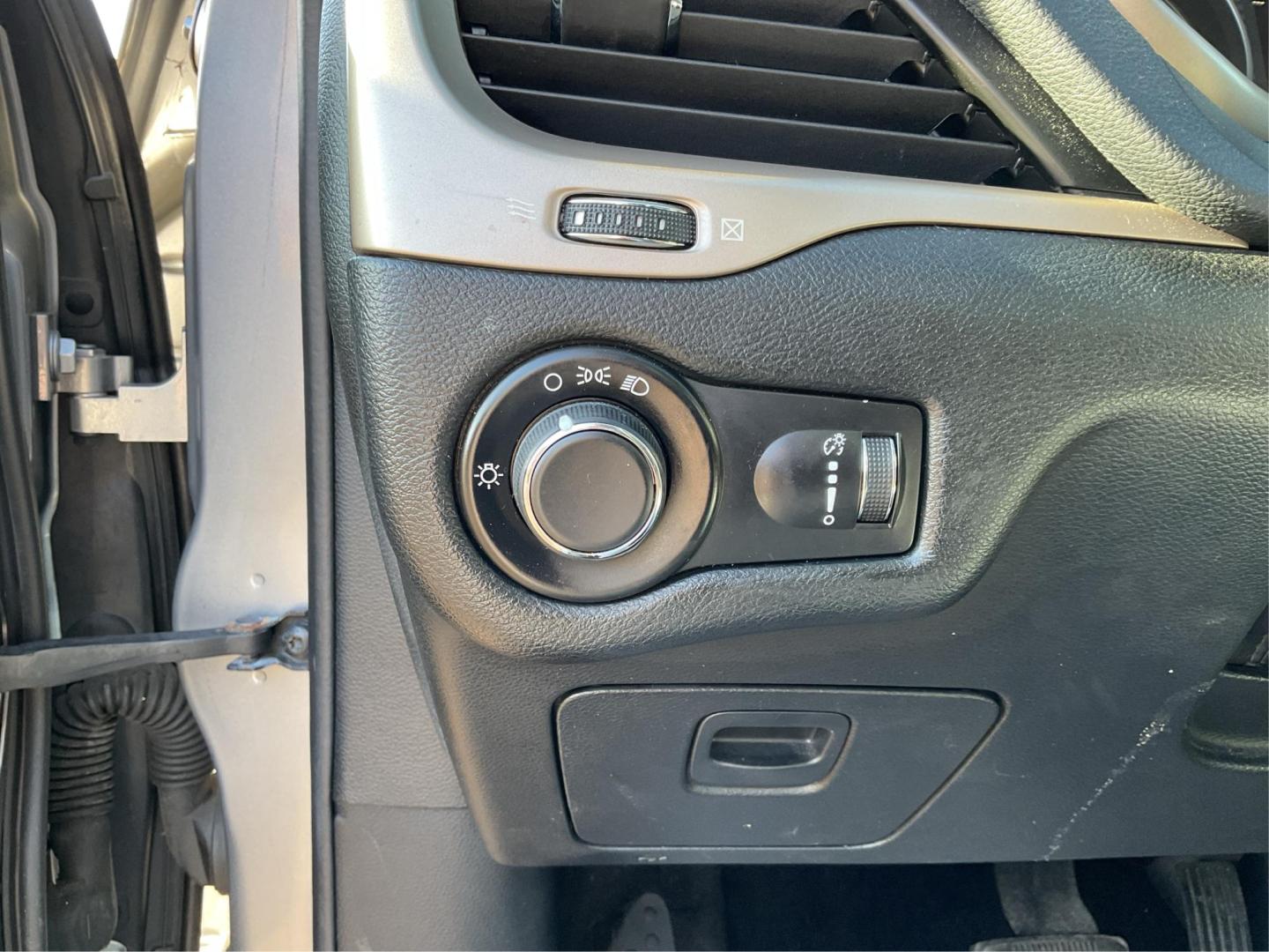 2014 Jeep Cherokee Sport (1C4PJLAB6EW) with an MultiAir2 Tigershark 2.4L I-4 variable valve contr engine, located at 880 E. National Road, Vandalia, OH, 45377, (937) 908-9800, 39.891918, -84.183594 - Photo#16