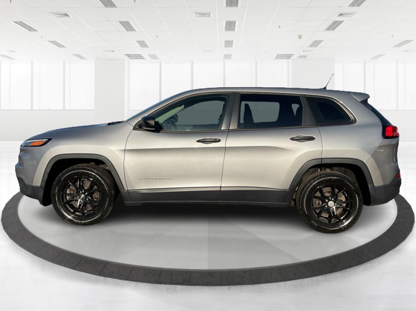 2014 Jeep Cherokee Sport (1C4PJLAB6EW) with an MultiAir2 Tigershark 2.4L I-4 variable valve contr engine, located at 880 E. National Road, Vandalia, OH, 45377, (937) 908-9800, 39.891918, -84.183594 - Photo#5