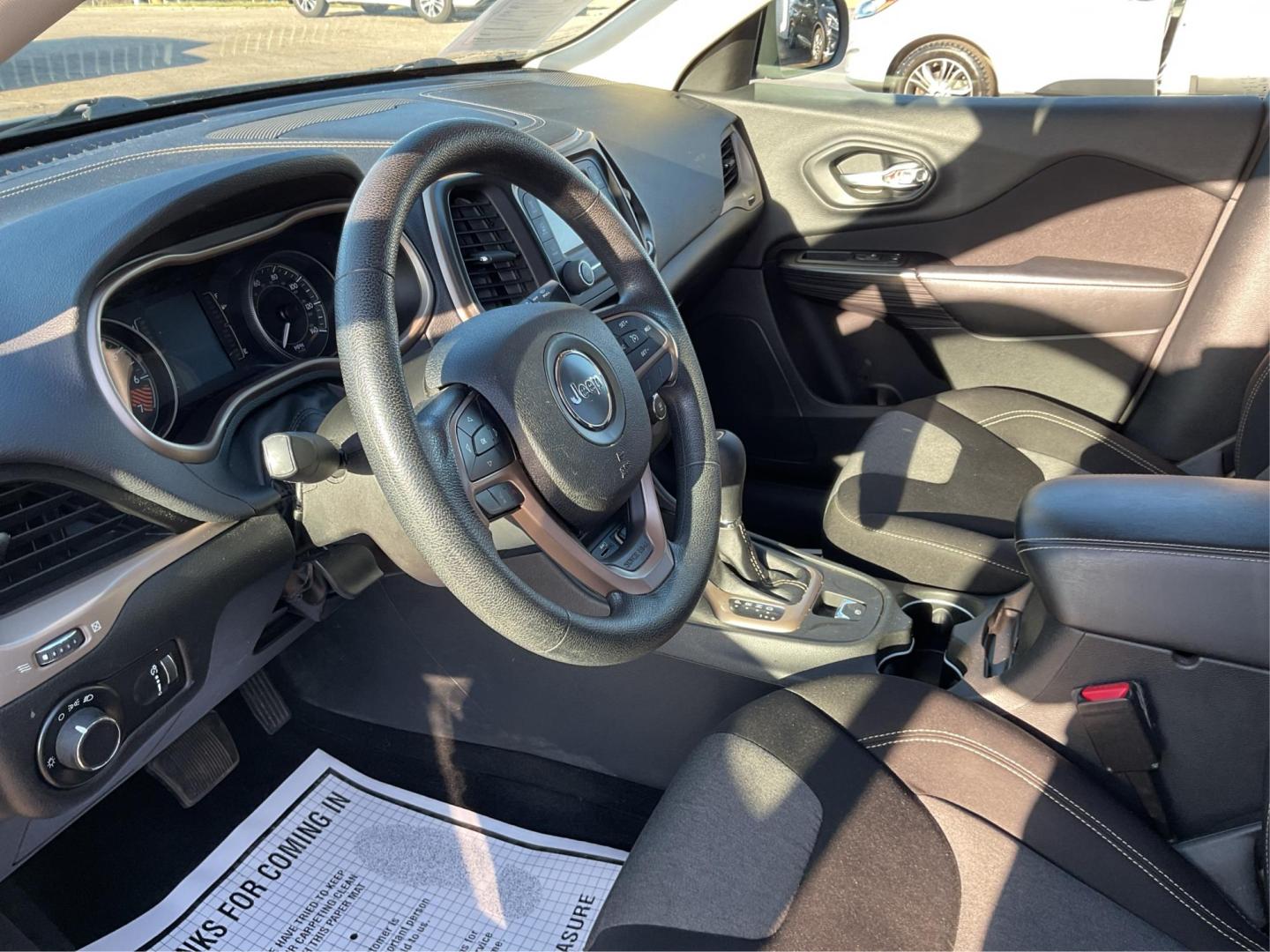 2014 Jeep Cherokee Sport (1C4PJLAB6EW) with an MultiAir2 Tigershark 2.4L I-4 variable valve contr engine, located at 880 E. National Road, Vandalia, OH, 45377, (937) 908-9800, 39.891918, -84.183594 - Photo#8