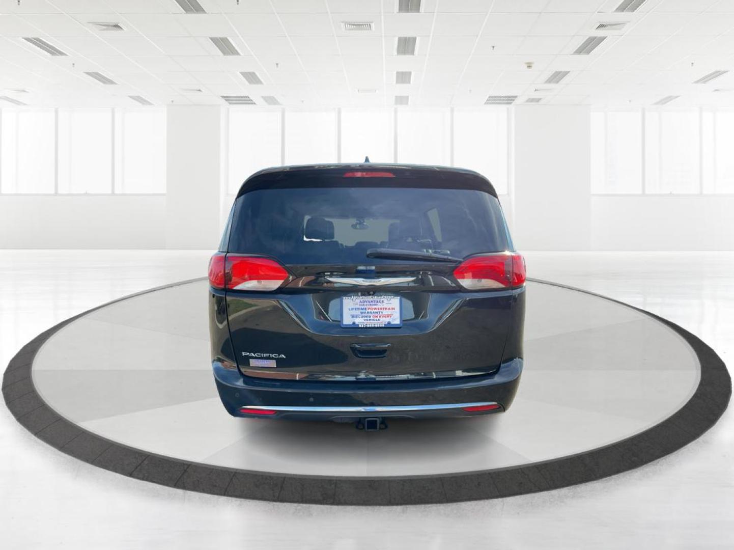 2017 Chrysler Pacifica Touring-L (2C4RC1BG7HR) with an 3.6L V-6 DOHC engine, located at 880 E. National Road, Vandalia, OH, 45377, (937) 908-9800, 39.891918, -84.183594 - 2017 Chrysler Pacifica Touring-L - Photo#3