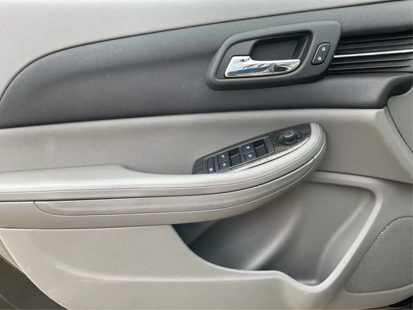 2015 Chevrolet Malibu 1LT (1G11C5SL4FF) with an ECOTEC 2.5L I-4 gasoline direct injection engine, located at 4508 South Dixie Dr, Moraine, OH, 45439, (937) 908-9800, 39.689976, -84.218452 - Photo#17