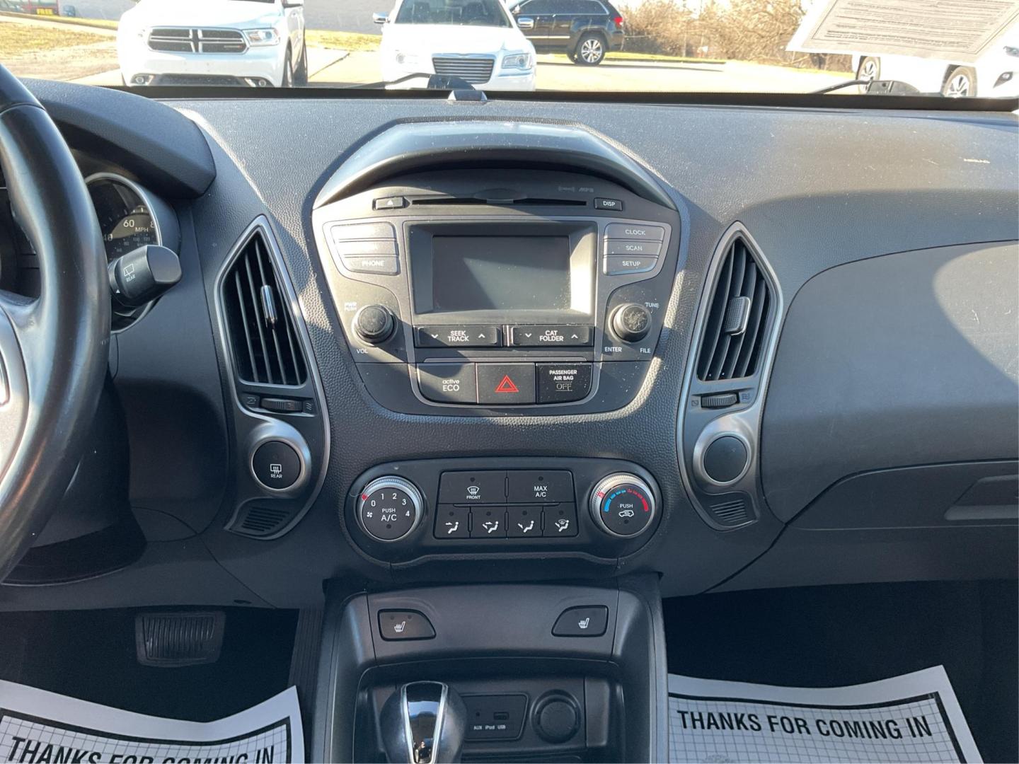 2014 Hyundai Tucson SE (KM8JUCAG8EU) with an Theta II 2.4L I-4 gasoline direct injection engine, located at 1230 East Main St, Xenia, OH, 45385, (937) 908-9800, 39.688026, -83.910172 - Photo#12