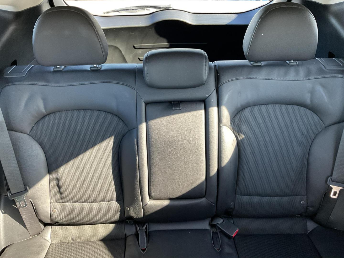 2014 Hyundai Tucson SE (KM8JUCAG8EU) with an Theta II 2.4L I-4 gasoline direct injection engine, located at 1230 East Main St, Xenia, OH, 45385, (937) 908-9800, 39.688026, -83.910172 - Photo#13