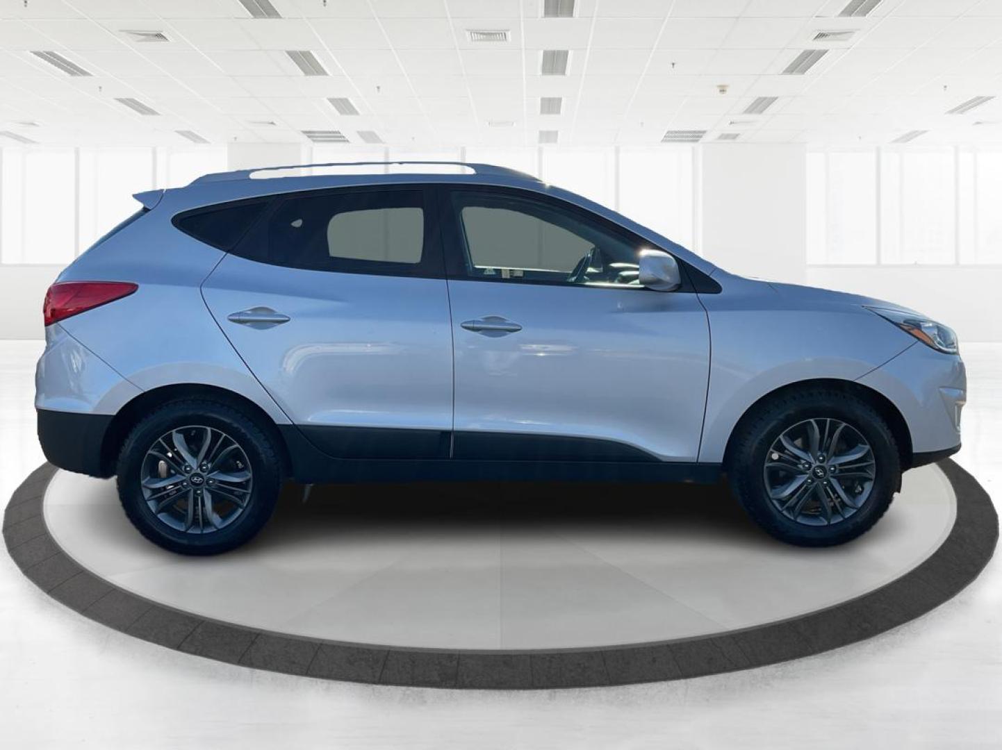 2014 Hyundai Tucson SE (KM8JUCAG8EU) with an Theta II 2.4L I-4 gasoline direct injection engine, located at 1230 East Main St, Xenia, OH, 45385, (937) 908-9800, 39.688026, -83.910172 - Photo#1