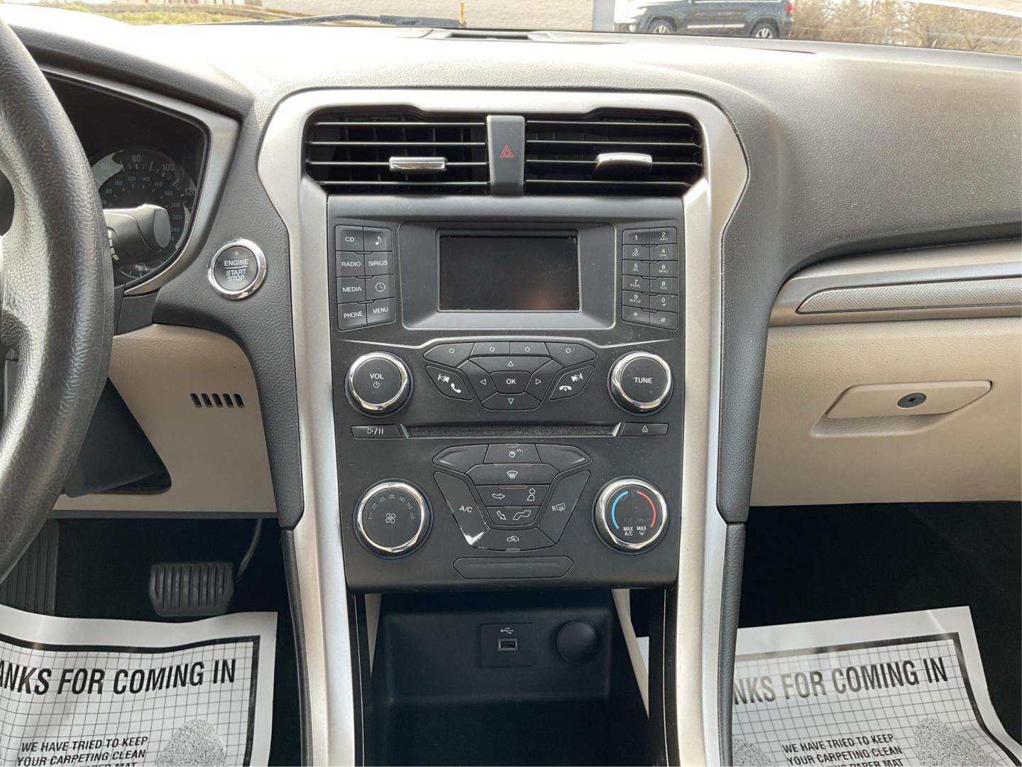 2018 Ford Fusion SE (3FA6P0H79JR) with an Duratec 2.5L I-4 DOHC engine, located at 1230 East Main St, Xenia, OH, 45385, (937) 908-9800, 39.688026, -83.910172 - Photo#12