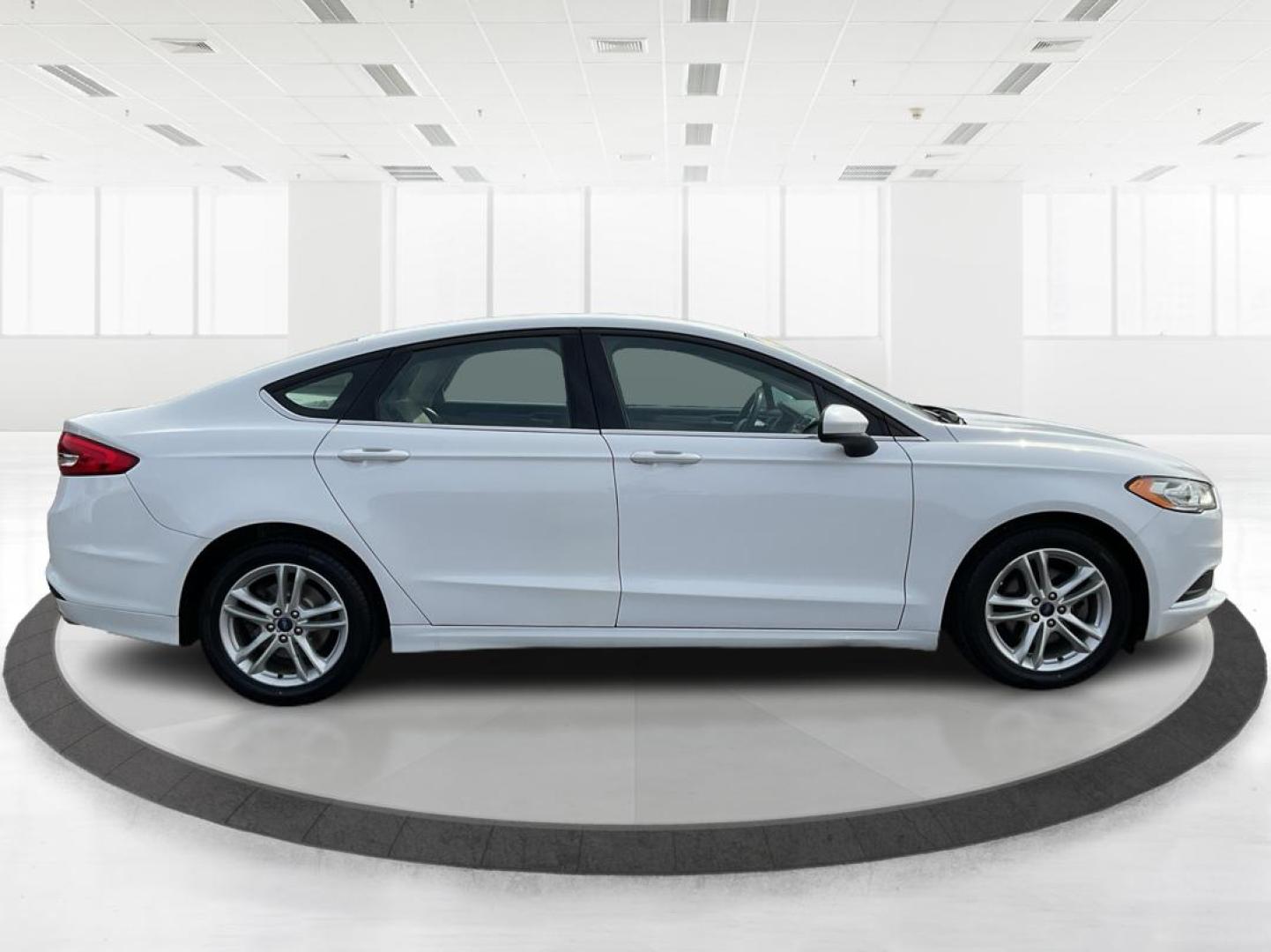 2018 Ford Fusion SE (3FA6P0H79JR) with an Duratec 2.5L I-4 DOHC engine, located at 1230 East Main St, Xenia, OH, 45385, (937) 908-9800, 39.688026, -83.910172 - Photo#1
