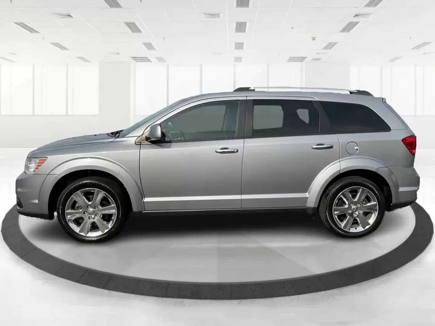 2017 Dodge Journey SXT AWD (3C4PDDBG9HT) with an Pentastar 3.6L V-6 DOHC engine, located at 880 E. National Road, Vandalia, OH, 45377, (937) 908-9800, 39.891918, -84.183594 - Photo#5