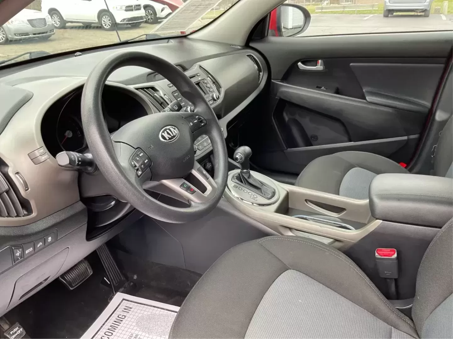 2014 Kia Sportage LX (KNDPB3AC1E7) with an 2.4L I-4 gasoline direct injection engine, located at 1230 East Main St, Xenia, OH, 45385, (937) 908-9800, 39.688026, -83.910172 - Photo#8