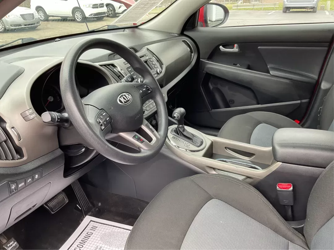 2014 Kia Sportage LX (KNDPB3AC1E7) with an 2.4L I-4 gasoline direct injection engine, located at 1230 East Main St, Xenia, OH, 45385, (937) 908-9800, 39.688026, -83.910172 - Photo#8