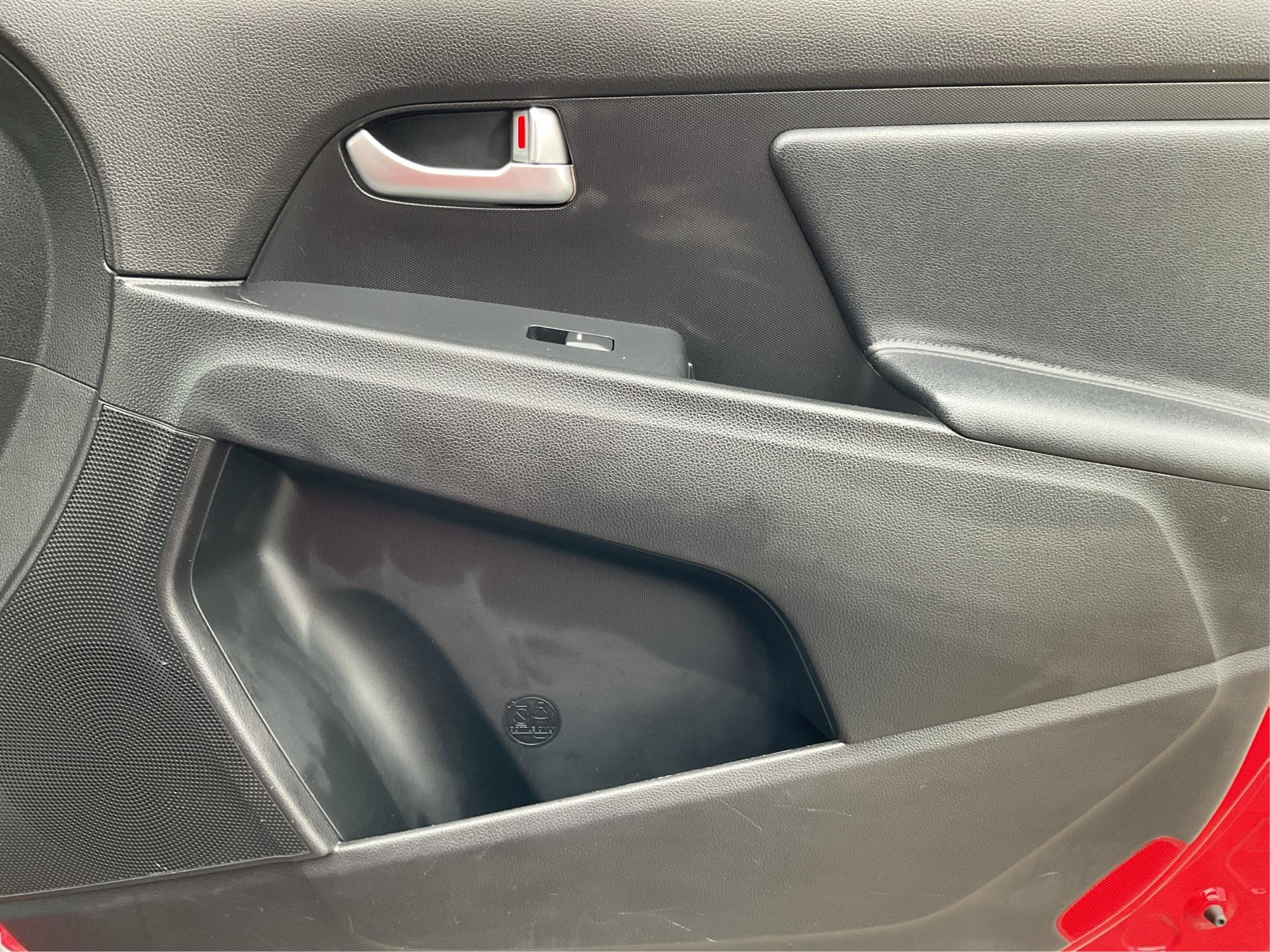 2014 Kia Sportage LX (KNDPB3AC1E7) with an 2.4L I-4 gasoline direct injection engine, located at 8750 N County Rd 25A, Piqua, OH, 45356, (937) 908-9800, 40.164391, -84.232513 - Photo#17