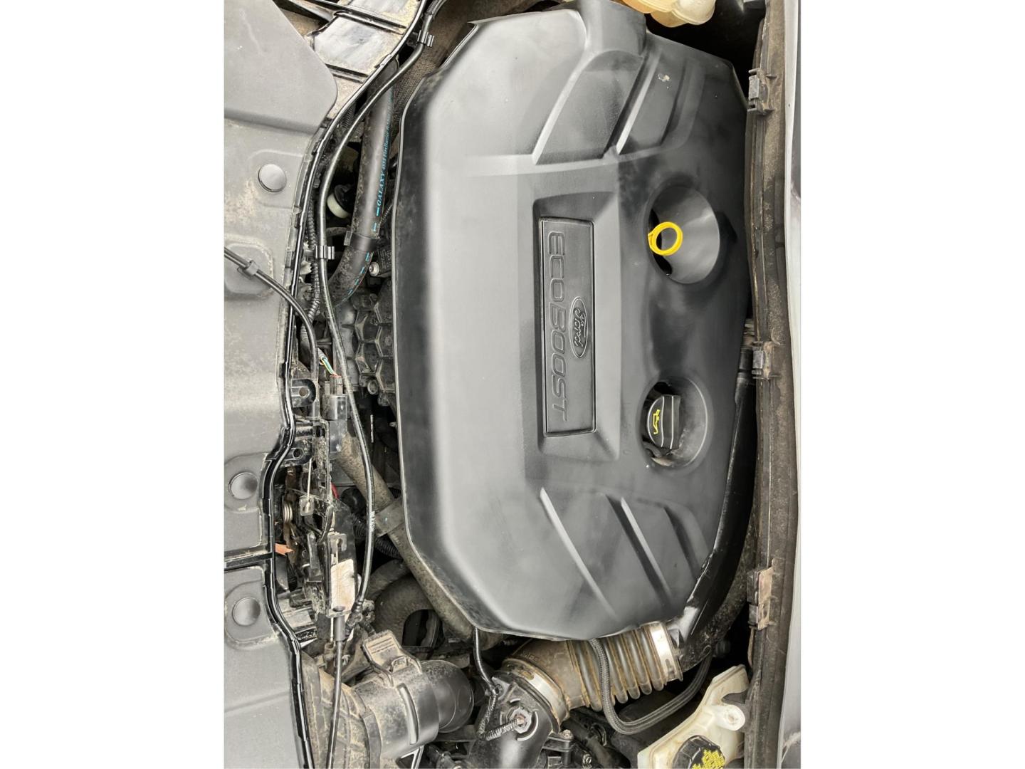 2016 Ford Escape SE (1FMCU9G96GU) with an EcoBoost 1.6L I-4 gasoline direct injection engine, located at 1230 East Main St, Xenia, OH, 45385, (937) 908-9800, 39.688026, -83.910172 - Photo#9