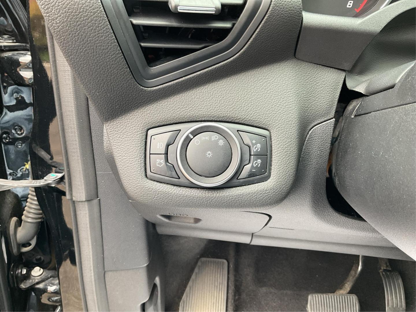 2016 Ford Escape SE (1FMCU9G96GU) with an EcoBoost 1.6L I-4 gasoline direct injection engine, located at 1230 East Main St, Xenia, OH, 45385, (937) 908-9800, 39.688026, -83.910172 - Photo#15
