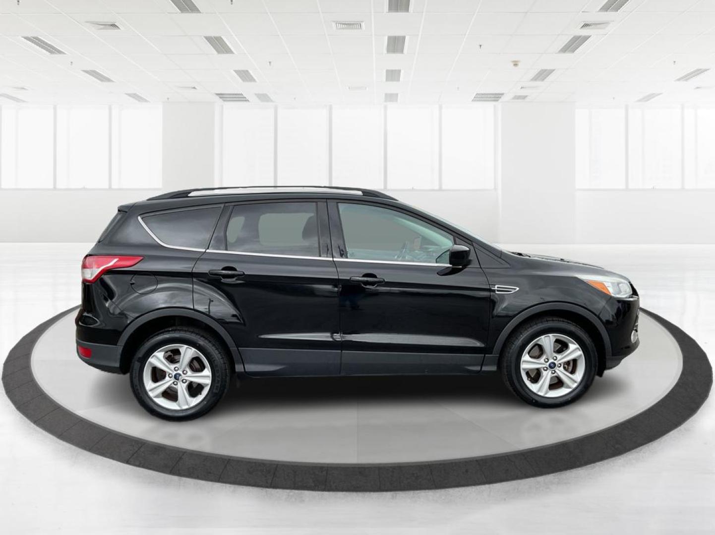 2016 Ford Escape SE (1FMCU9G96GU) with an EcoBoost 1.6L I-4 gasoline direct injection engine, located at 1230 East Main St, Xenia, OH, 45385, (937) 908-9800, 39.688026, -83.910172 - Photo#1
