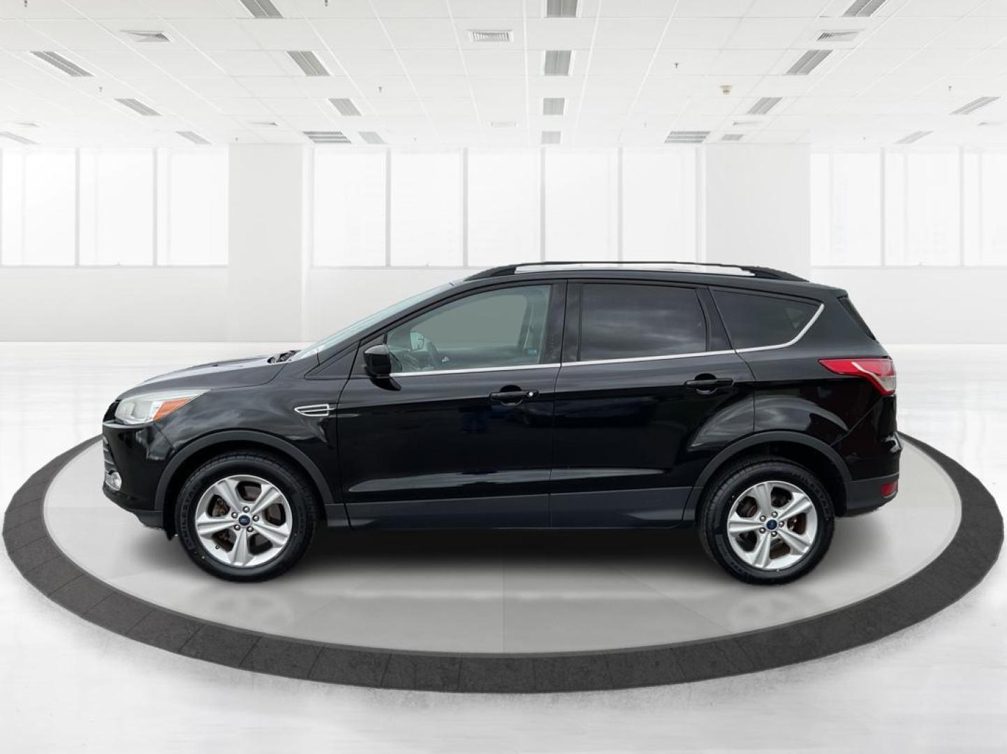 2016 Ford Escape SE (1FMCU9G96GU) with an EcoBoost 1.6L I-4 gasoline direct injection engine, located at 1230 East Main St, Xenia, OH, 45385, (937) 908-9800, 39.688026, -83.910172 - Photo#4