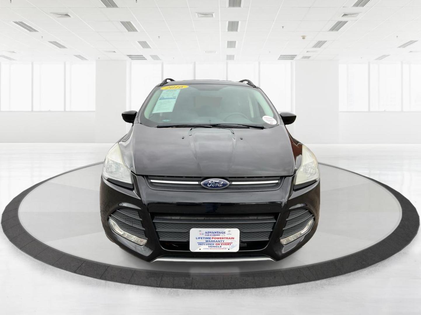 2016 Ford Escape SE (1FMCU9G96GU) with an EcoBoost 1.6L I-4 gasoline direct injection engine, located at 1230 East Main St, Xenia, OH, 45385, (937) 908-9800, 39.688026, -83.910172 - Photo#5