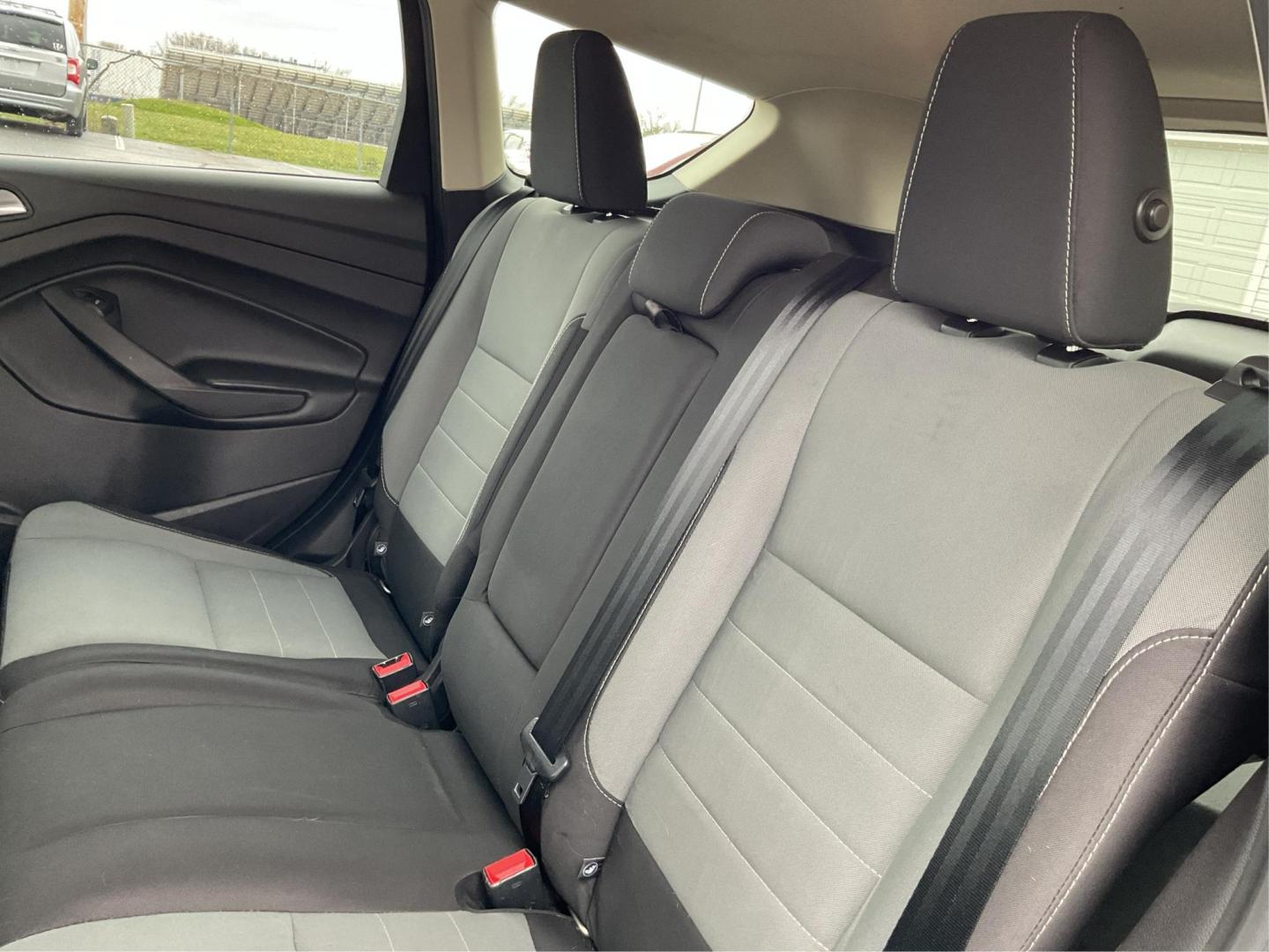 2016 Ford Escape SE (1FMCU9G96GU) with an EcoBoost 1.6L I-4 gasoline direct injection engine, located at 1230 East Main St, Xenia, OH, 45385, (937) 908-9800, 39.688026, -83.910172 - Photo#8