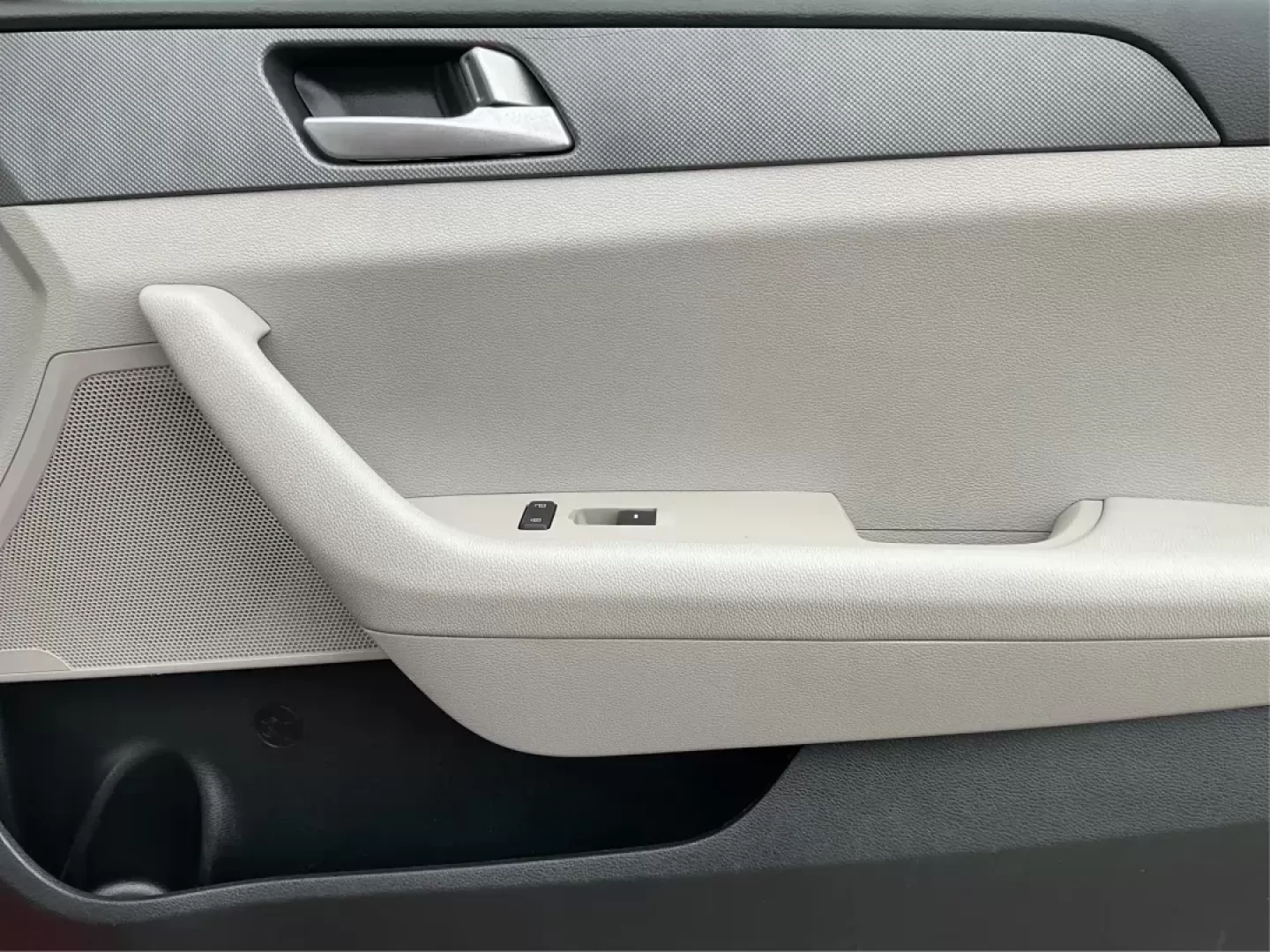 2017 Hyundai Sonata Base/SE (5NPE24AF8HH) with an Other engine, located at 1184 Kauffman Ave, Fairborn, OH, 45324, (937) 908-9800, 39.807072, -84.030914 - Photo#17