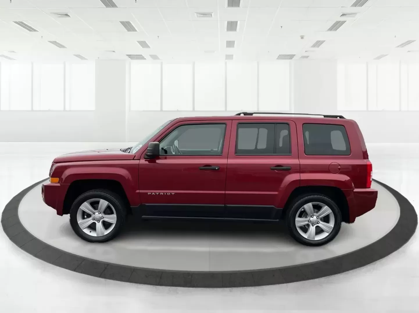 2016 Jeep Patriot Sport 2WD (1C4NJPBA4GD) with an 2.0L L4 DOHC 16V engine, located at 401 Woodman Dr, Riverside, OH, 45431, (937) 908-9800, 39.760899, -84.123421 - Photo#5