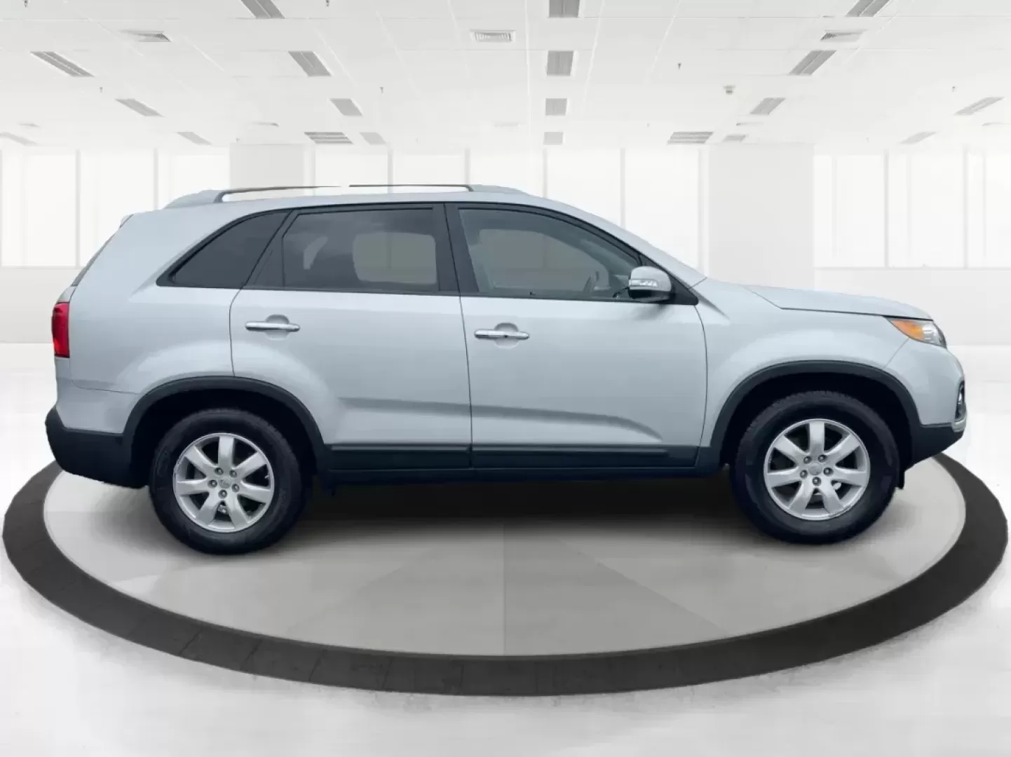 2013 Kia Sorento LX (5XYKT3A61DG) with an 2.4L I-4 gasoline direct injection engine, located at 401 Woodman Dr, Riverside, OH, 45431, (937) 908-9800, 39.760899, -84.123421 - 2013 Kia Sorento LX - Photo#1