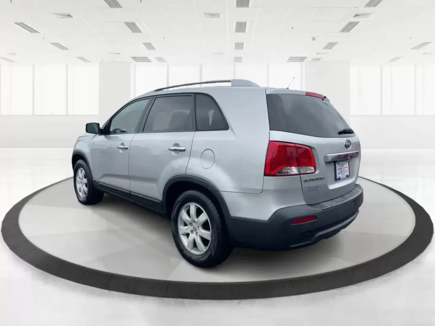 2013 Kia Sorento LX (5XYKT3A61DG) with an 2.4L I-4 gasoline direct injection engine, located at 401 Woodman Dr, Riverside, OH, 45431, (937) 908-9800, 39.760899, -84.123421 - 2013 Kia Sorento LX - Photo#4