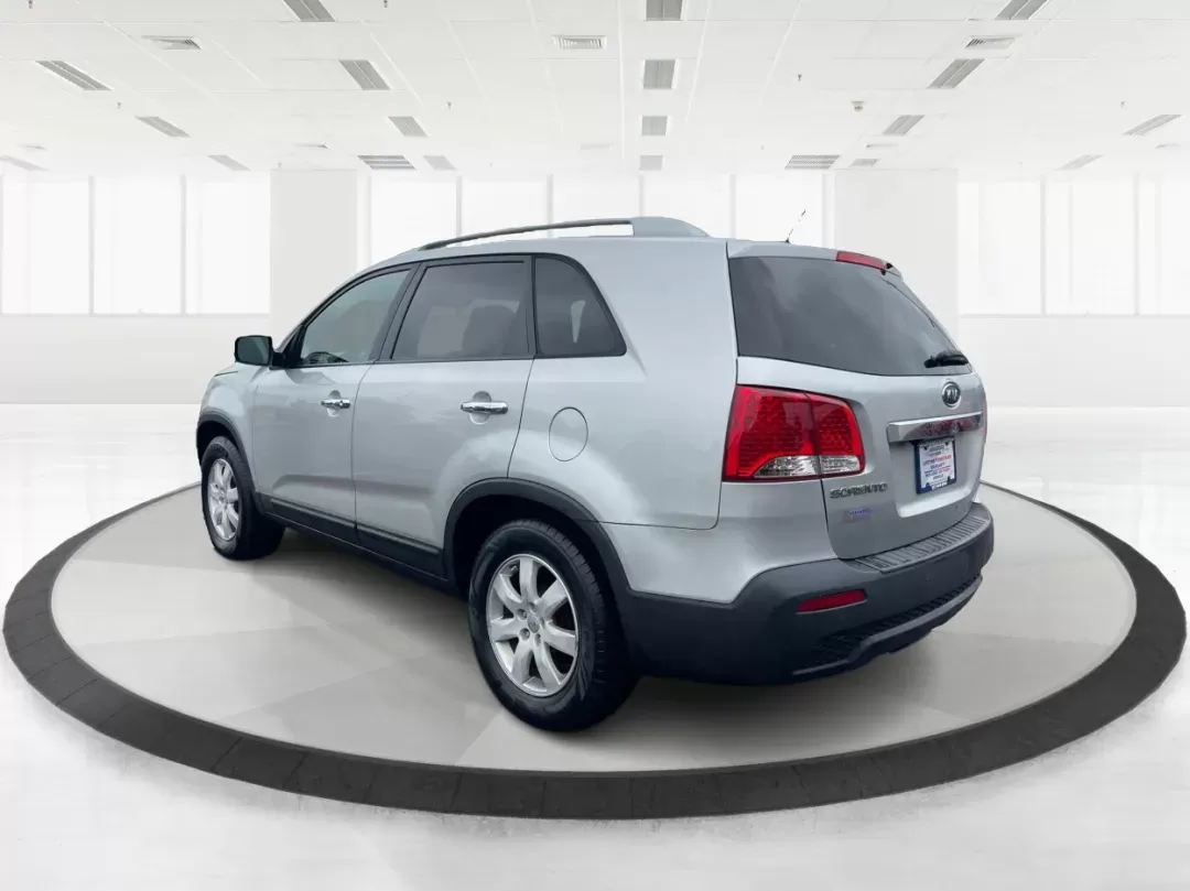 2013 Kia Sorento LX (5XYKT3A61DG) with an 2.4L I-4 gasoline direct injection engine, located at 401 Woodman Dr, Riverside, OH, 45431, (937) 908-9800, 39.760899, -84.123421 - 2013 Kia Sorento LX - Photo#4