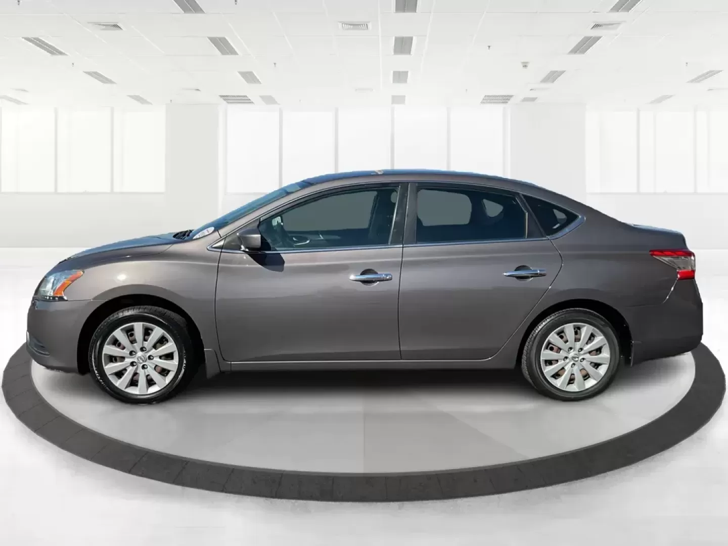 2015 Nissan Sentra SV (3N1AB7AP2FY) with an 1.8L I-4 DOHC engine, located at 880 E. National Road, Vandalia, OH, 45377, (937) 908-9800, 39.891918, -84.183594 - Photo#5