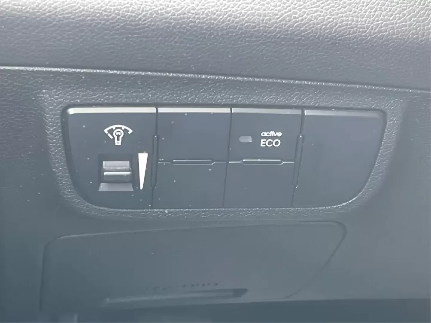 2015 Hyundai Veloster Base (KMHTC6AD3FU) with an Other engine, located at 1184 Kauffman Ave, Fairborn, OH, 45324, (937) 908-9800, 39.807072, -84.030914 - 2015 Hyundai Veloster Base - Photo#16