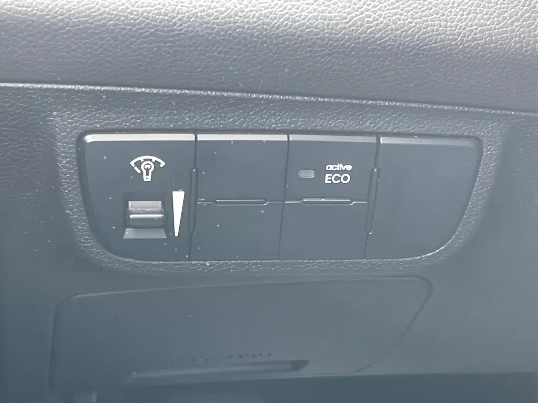 2015 Hyundai Veloster Base (KMHTC6AD3FU) with an Other engine, located at 1184 Kauffman Ave, Fairborn, OH, 45324, (937) 908-9800, 39.807072, -84.030914 - Photo#16