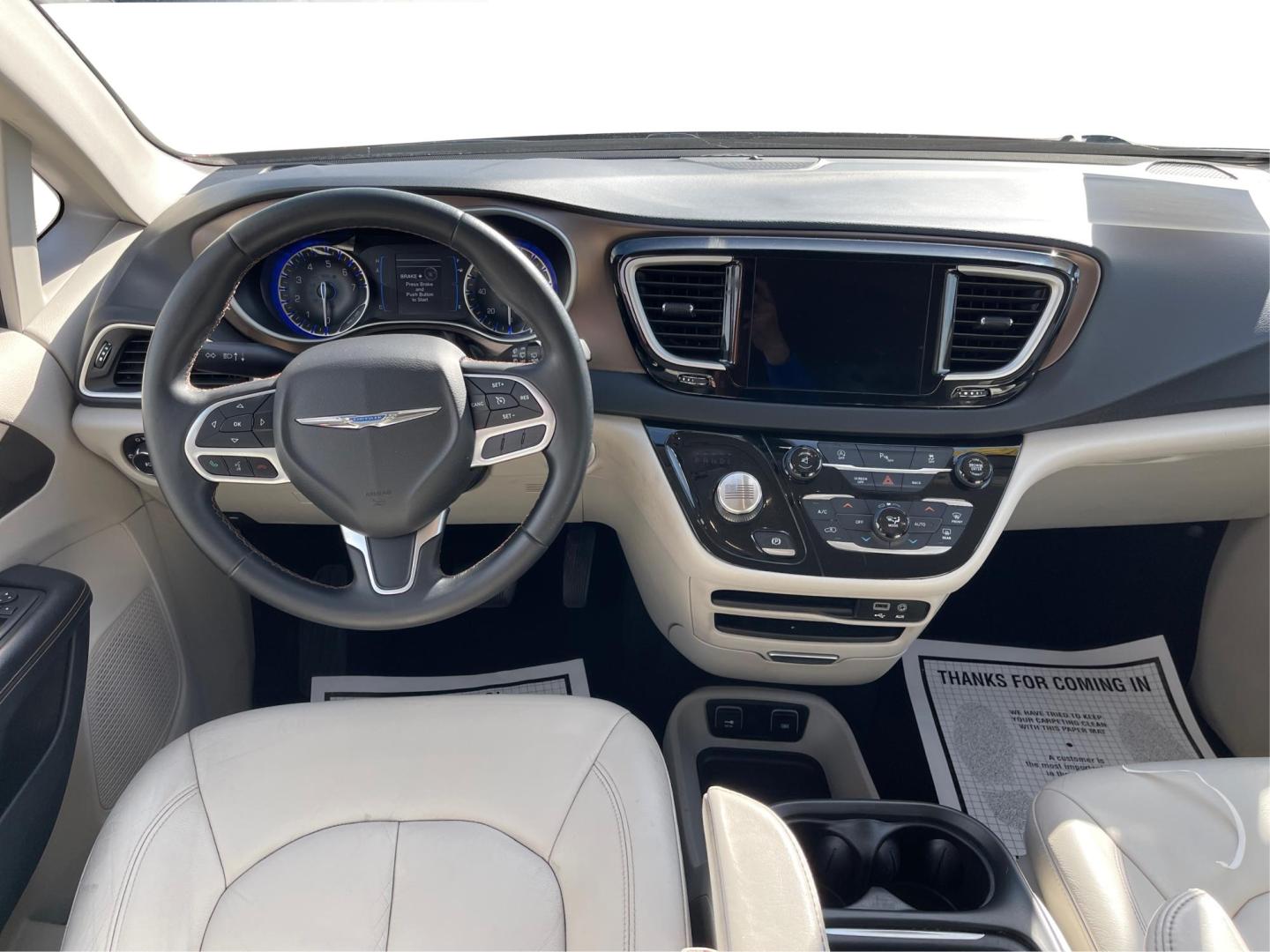 2017 Chrysler Pacifica Touring-L (2C4RC1BG2HR) with an 3.6L V-6 DOHC engine, located at 1230 East Main St, Xenia, OH, 45385, (937) 908-9800, 39.688026, -83.910172 - Photo#20