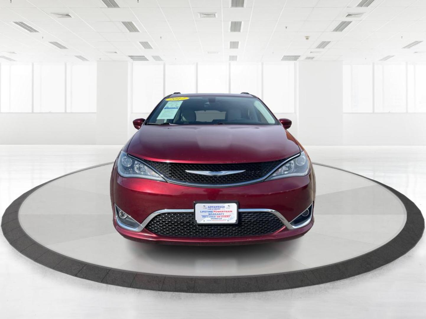2017 Chrysler Pacifica Touring-L (2C4RC1BG2HR) with an 3.6L V-6 DOHC engine, located at 1230 East Main St, Xenia, OH, 45385, (937) 908-9800, 39.688026, -83.910172 - Photo#6