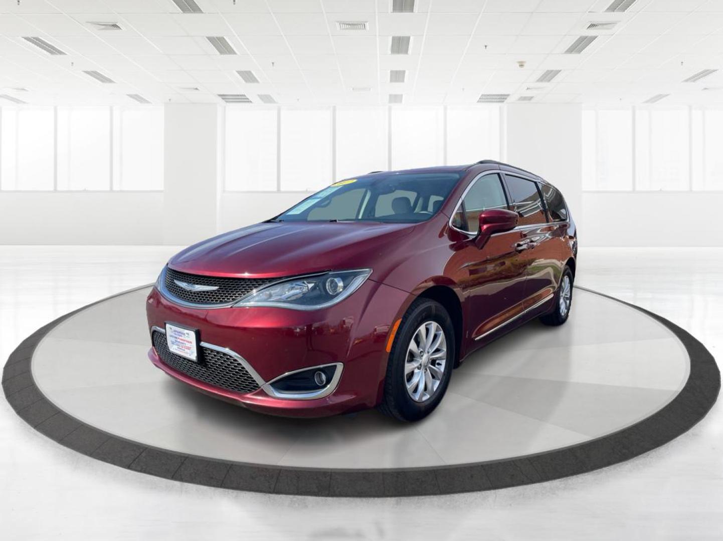 2017 Chrysler Pacifica Touring-L (2C4RC1BG2HR) with an 3.6L V-6 DOHC engine, located at 1230 East Main St, Xenia, OH, 45385, (937) 908-9800, 39.688026, -83.910172 - Photo#7