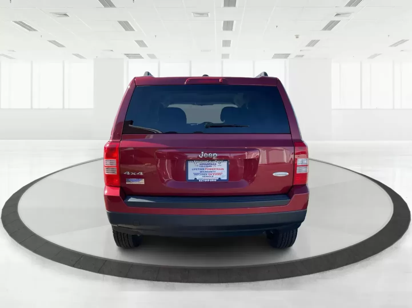 2015 Jeep Patriot Latitude (1C4NJRFB2FD) with an 2.4L I-4 DOHC engine, located at 1099 N County Rd 25A, Troy, OH, 45373, (937) 908-9800, 40.057079, -84.212883 - Photo#2