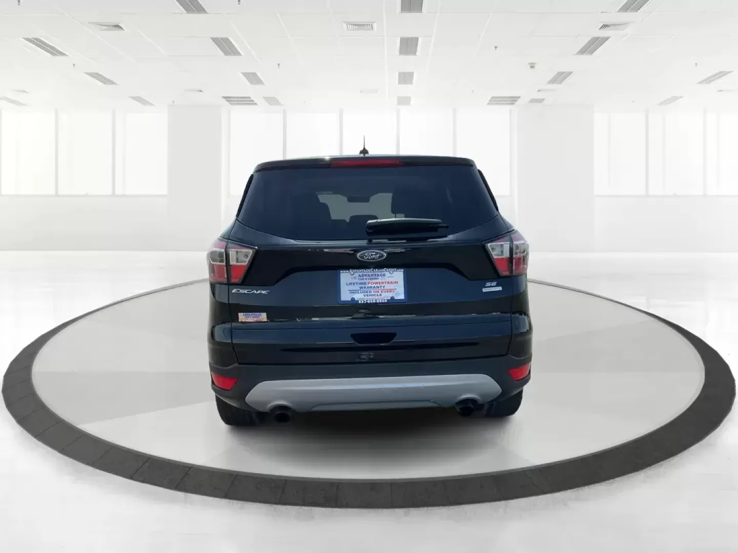 2017 Ford Escape SE (1FMCU0G9XHU) with an EcoBoost 1.5L I-4 gasoline direct injection engine, located at 4508 South Dixie Dr, Moraine, OH, 45439, (937) 908-9800, 39.689976, -84.218452 - Photo#3
